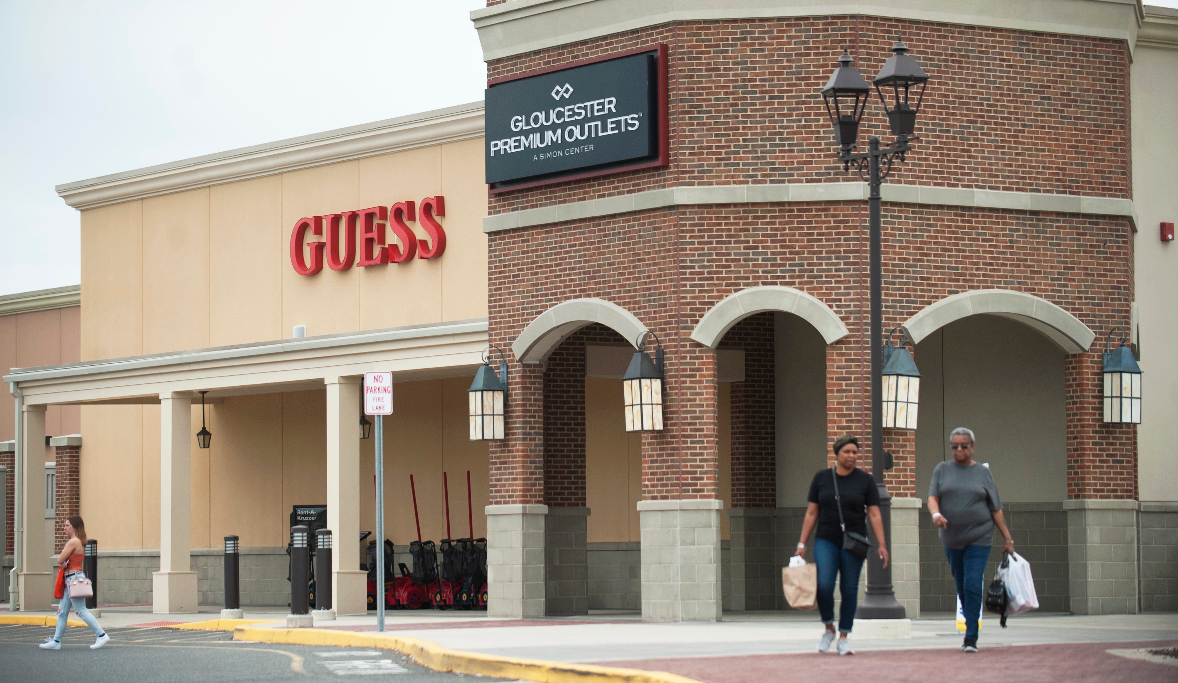 Gloucester Premium Outlets close food 